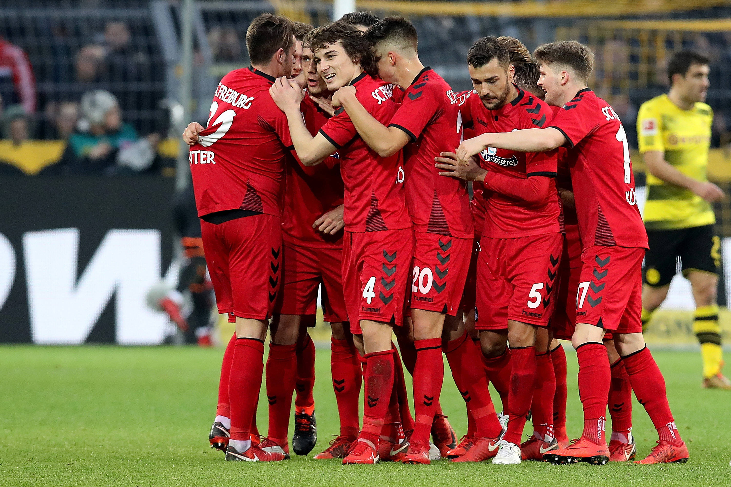 弗赖堡球队客场胜利，德甲保级形势再度好转的简单介绍