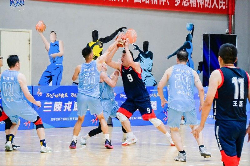 球场上的精英们展现出色球技