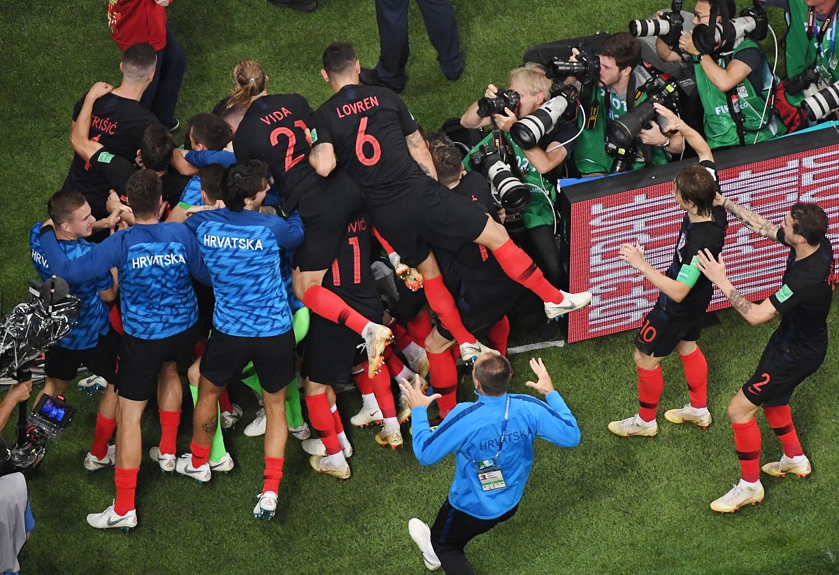 狼队主场激战不敌对手,遭遇连败 狼队主场激战不敌对手,遭遇连败