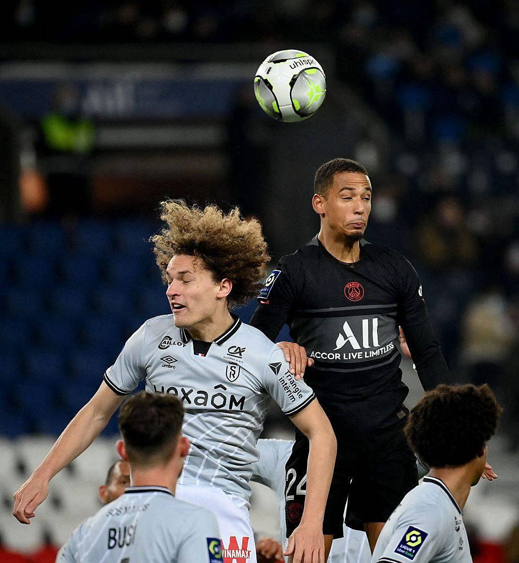 乐鱼体育官网-巴黎圣日耳曼主场胜利，卫冕冠军前景看好