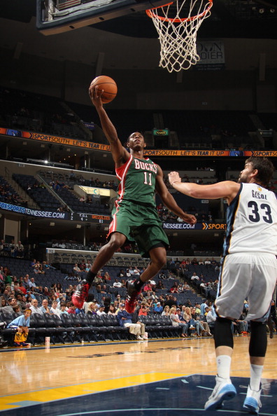 leyusport-雄鹿球员飚战场，勇往直前向胜利出发