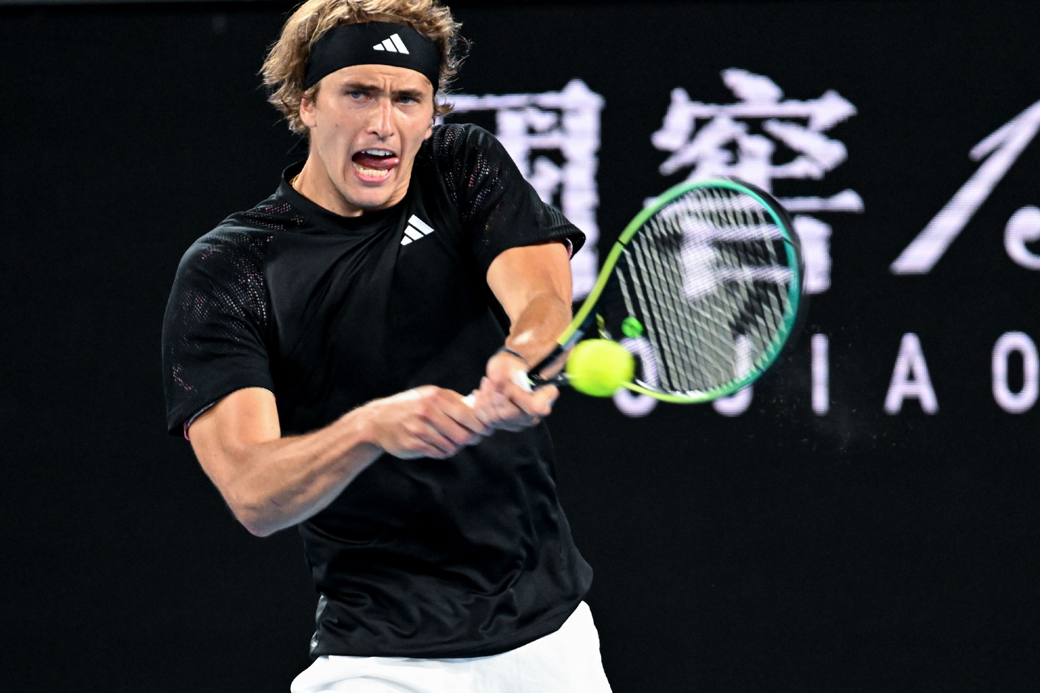 乐鱼体育APP下载-西班牙网球队横扫日本网球队，兹维列夫统治全场