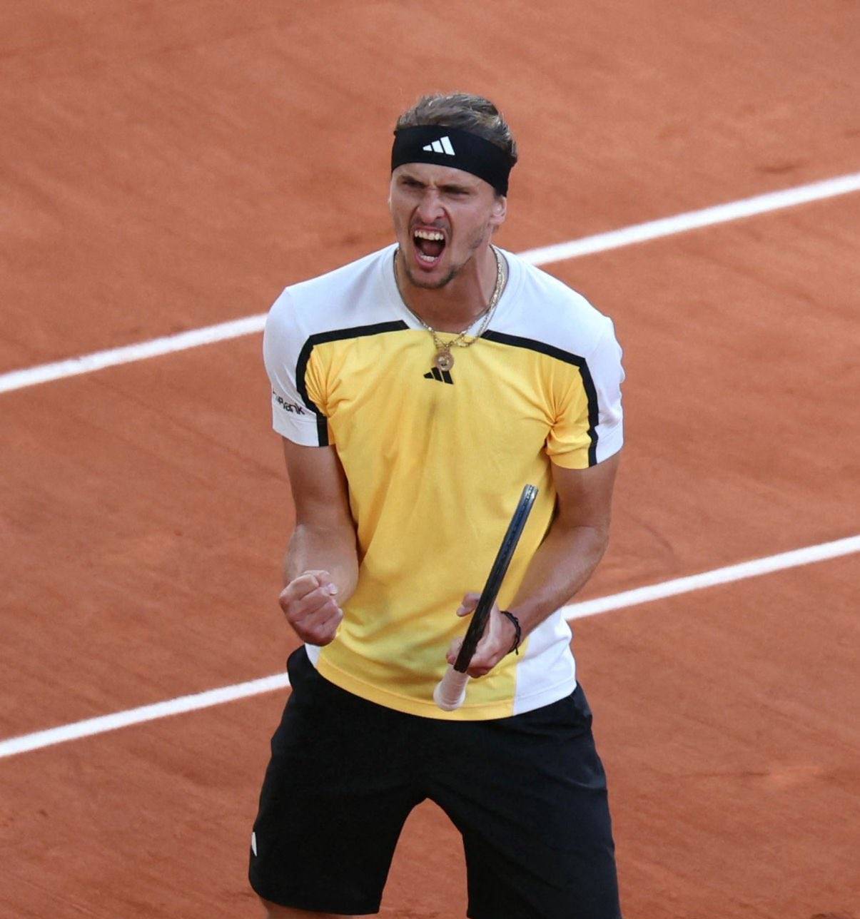 西班牙网球队横扫日本网球队,兹维列夫统治全场 西班牙网球队横扫日本网球队,兹维列夫统治全场