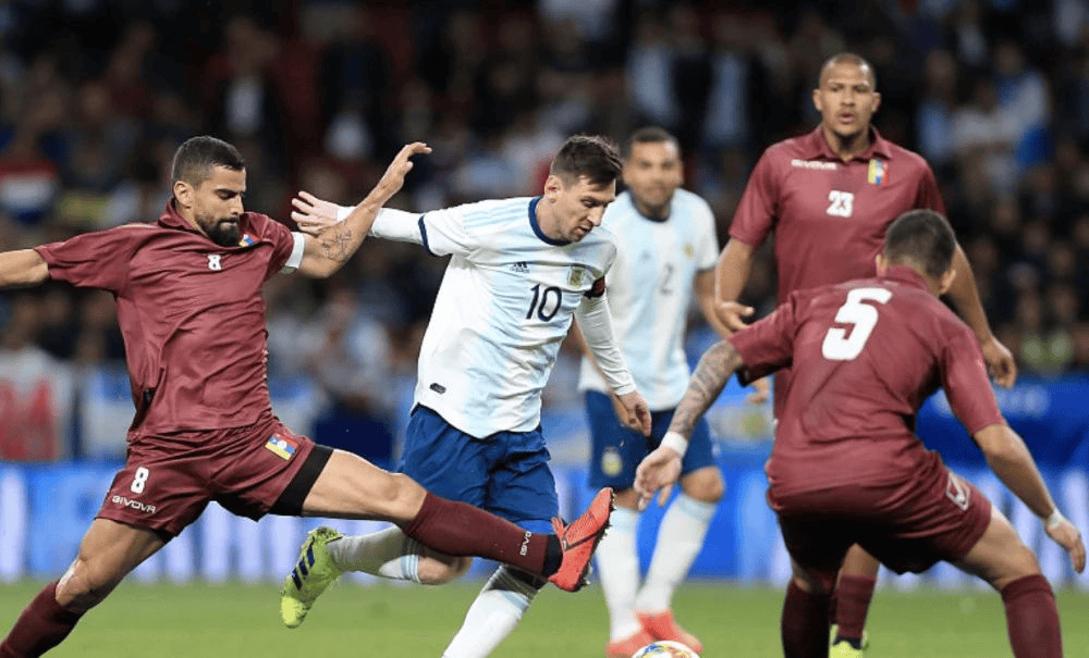 牙买加球员在美洲杯赛上蓄势待发